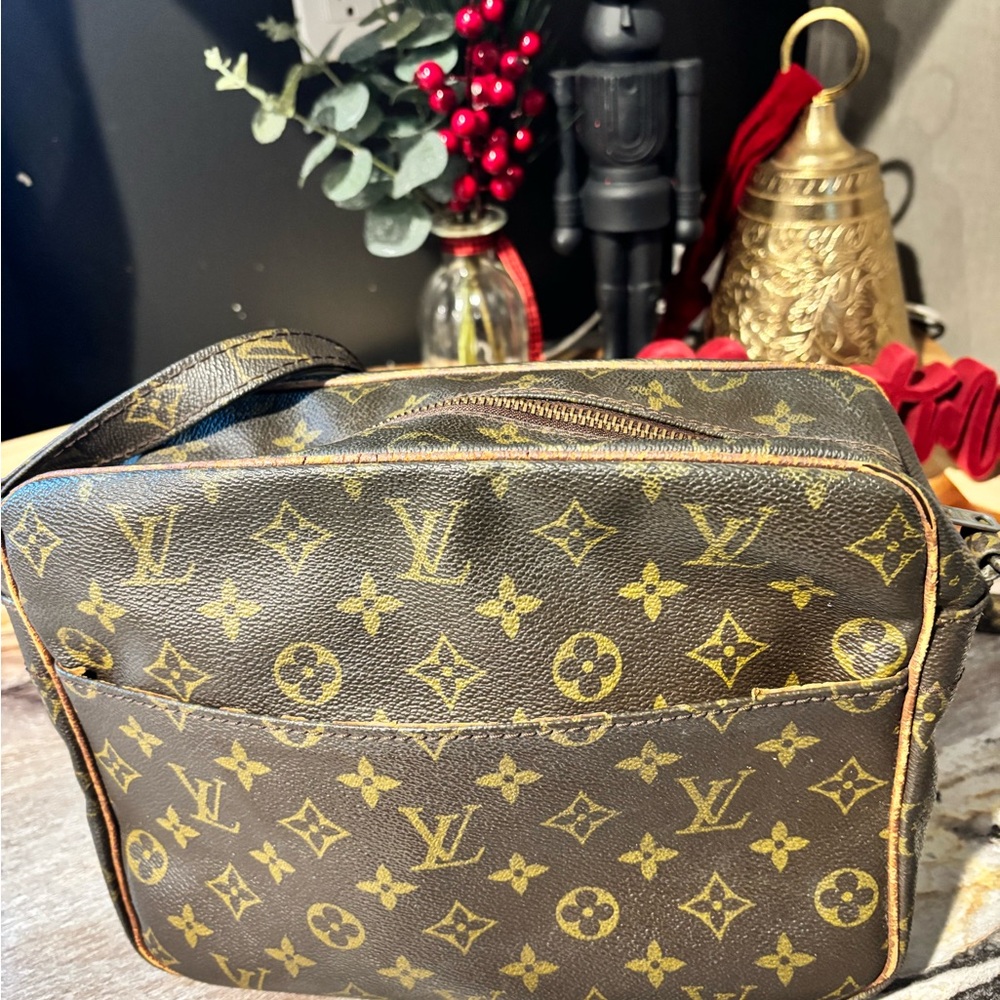 Louis Vuitton Monogram Canvas Bag with Brown Interior - Picture 2 of 11